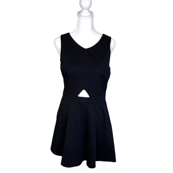 CeCe Womens Sz 4 Black Sleeveless Ponte Skater Dress with Midi Cutout - Picture 2 of 11